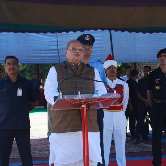 राज्यपाल कॉर्पस ऑफ सिग्नलसाच्या १०९ व्या वर्धापन दिसाक उपस्थित आशिल्ले