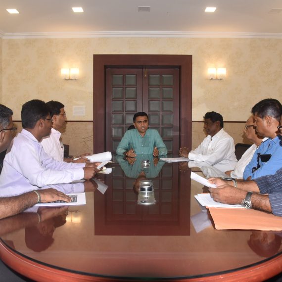 मुखेलमंत्र्यानं टॉडी टॅपराक तांचे पारंपारिक वेवसाय परत चालू करपाक सांगले