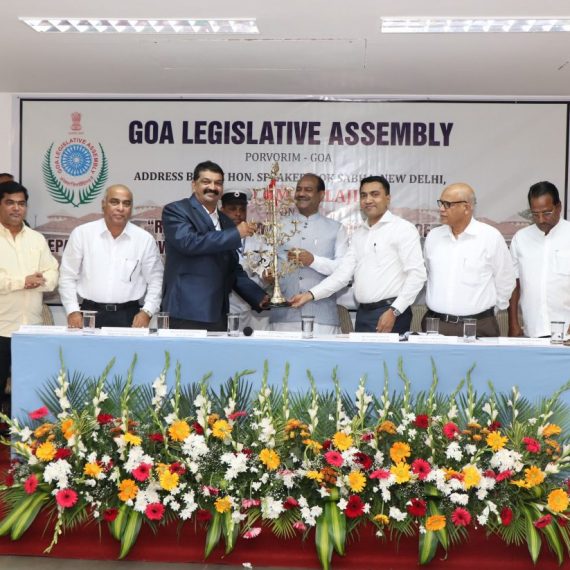 8 नोव्हेंबर 2019 ह्या दिसा लोकसभेचचे सभापती हाणीं पोर्वेरिम हांगा गोंय विधानसभेच्या सदस्यांकडेन संवाद केलो .