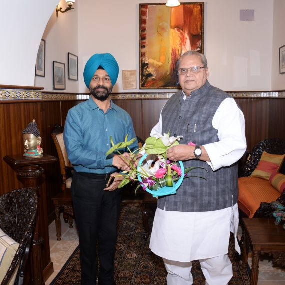 पोलिस महानिरीक्षक -गोवा श्री जसपाल सिंह, आयपीएस यानी 1 जानेवारी, 2020 रोजी गोपाचे राज्यपाल श्री सत्यपाल मलिक याहचवांगडा राजभवन, डोनापौला येथे भेट घेतली.