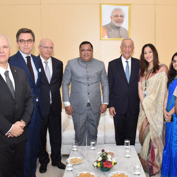 १५ फेब्रुवारी २०२० ह्या दिसा दाबोळी विमानतळाचेर शिष्टाचार खात्याचें मंत्री श्री मौव्हीन गुदिन्हो हाणी पोर्तुगाल प्रजासत्ताकाचे अध्यक्ष श्री. मार्सेलो रेबेलो दि सौझा हांका येवकार दिलो