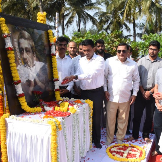 मुखेलमंत्र्यान १३ डिसेंबर २०१९ मिरामार हांगा 'कै मनोहर पर्रीकर स्मृती स्थळ' बांधकामाची पायाभरणी केली