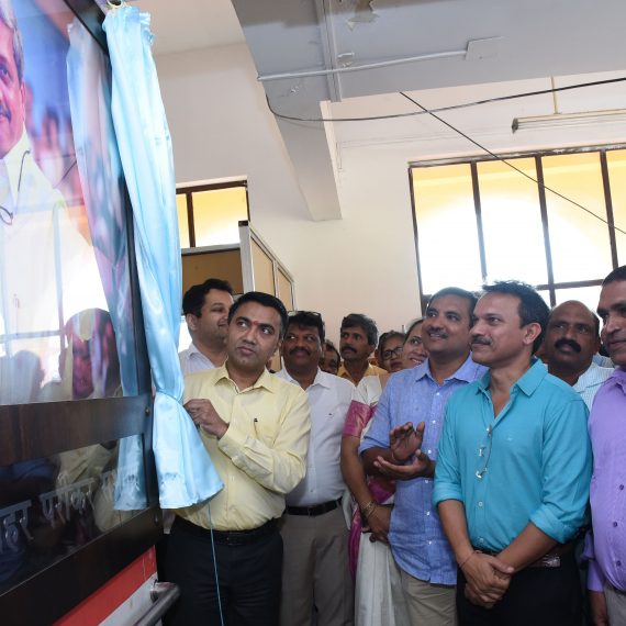 4 डिसेंबर, 2019 ह्या दिसा संजय सेंटर फॉर स्पेशल एज्युकेशन, पर्वरी हांगा मनोहर पर्रीकर मेमोरियल हॉलच्या उद्घाटनाक गोंयचे माजी मुखेलमंत्री कै मनोहर पर्रीकर हांच्या पोर्ट्रेटचे अनावरण मुख्यमंत्री डॉ. प्रमद सावंत