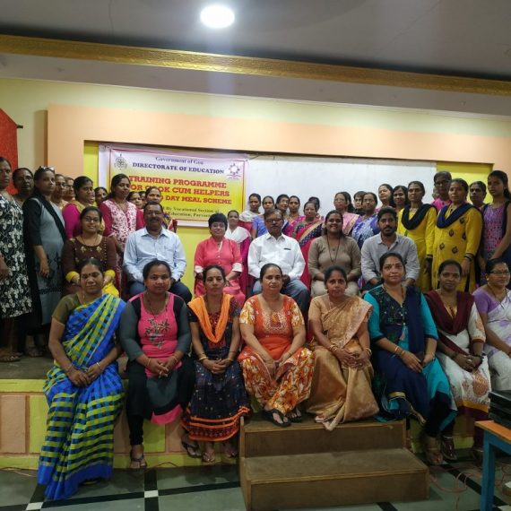 मिड-डे मील च्या येवजणीखातीर प्रशिक्षण कार्यक्रम आयोजित केलो.