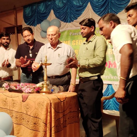 आमदार पोरिएम श्री प्रतापसिंह राणे जीएफडीसी सदस्य सचिव श्री अलेक्सियो दा कोस्टा हांच्या उपस्थितीत प्रशिक्षणार्थींना किट वाटप केले