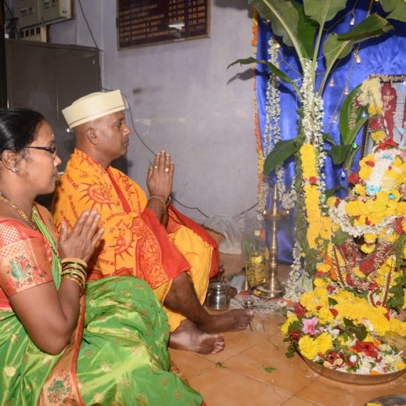 श्रीमती आनी श्री सुनील पाल हाणीं म्हायती आनी प्रसिध्दी खात्याच्या कार्यालयांत श्री सत्यनारायण महापुजा केली.