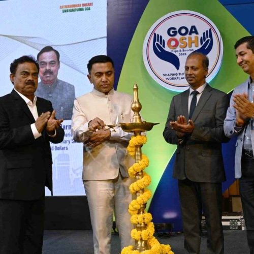 मुख्यमंत्री डॉ. प्रमोद सावंत हांणी कारखाने आनी बॉयलर्स निरीक्षक कार्यालयान  बांबोळी हांगाच्या डॉ. श्यामा प्रसाद मुखर्जी इनडोअर स्टेडियमात आयोजीत पयल्या गोंय वेवसायिक सुरक्षा आनी भलायकी प्रदर्शन आनी परिशदेचे कारखाने आनी बॉयलर्स खात्याचे मंत्री श्री. निळकंठ हळर्णकर हांच्या उपस्थितीत उक्तावण केले.