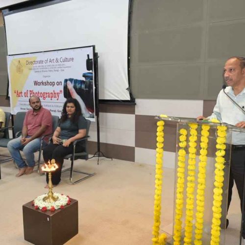 कला आनी संस्कृती संचालनालयान 10 ते 15 वर्सा पिरायेच्या भुरग्यांखातीर आयोजीत केल्ल्या पाच दिसांच्या फोटोग्राफी कला कार्यशाळेचे उक्तावण संचालनालयाचे संचालक श्री. सगुण वेळीप हांचे हस्तुकीं जाले.