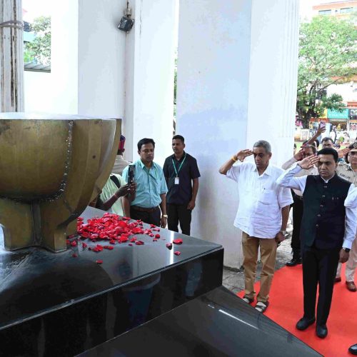 मुख्यमंत्री डॉ. प्रमोद सावंत हांणी गोंय मुक्ती चळवळीचे जनक सर्गेस्त डॉ. टी.बी. कुन्हा हांच्या उगडासाक आर्गां ओंपलीं.