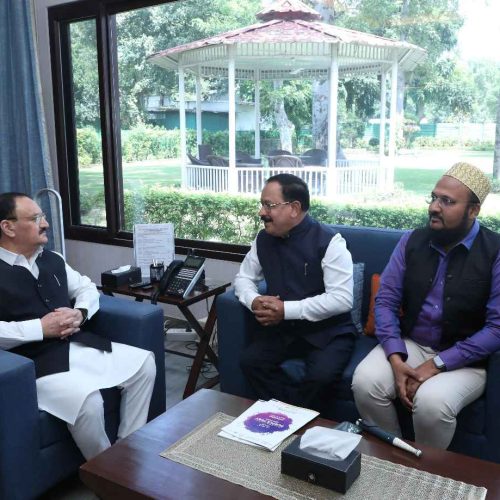 Minister for the Empowerment of Persons with Disabilities, Shri Subhash Phal Dessai, along with Secretary of the State Commission for Persons with Disabilities, Shri Taha Haaziq extended formal invitation to Union Minister for Health & Family Welfare and Chemicals & Fertilizers.
