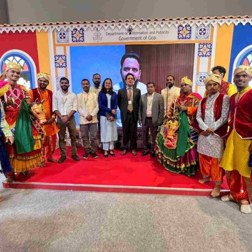 आयुक्त आनी म्हायती आनी प्रसिध्दी सचीव सरप्रीत सिंग गिल हांणी नवी दिल्लीत भारत आंतरराष्ट्रीय वेपार मेळाव्यातल्या  गोवा पॅव्हेलियनला भेट दिली.