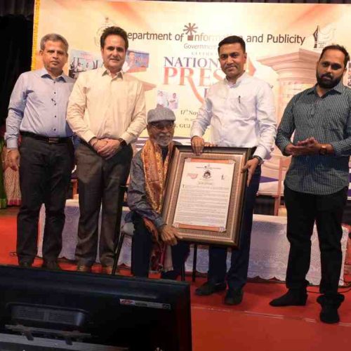 Lifetime Achievement Award awarded to veteran cartoonist, Shri Alexyz at National Press Day celebrations