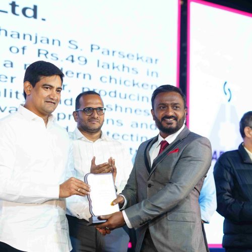 Shri Prabhajan Parsekar (Ms Parsekar Foods Pvt Ltd.) received the COSIDICI National Award from dignitaries.