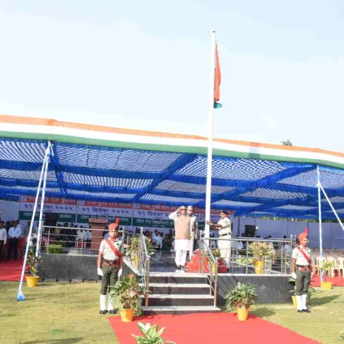 PWD Minister, Shri Digamber Kamat unfurled the National Tricolour to mark the 65th Goa Liberation Day celebrations at Matanhy Saldanha Administrative Complex, Margao.