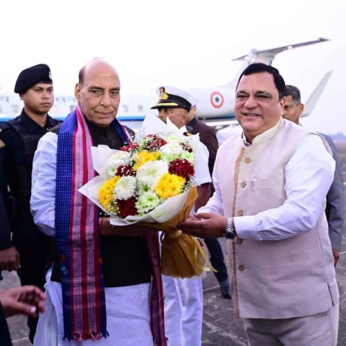 Union Minister for Defence Shri Rajnath Singh was accorded a warm welcome by Minister for Protocol, Shri Mauvin Godinho on his arrival at INS Hansa, Dabolim.