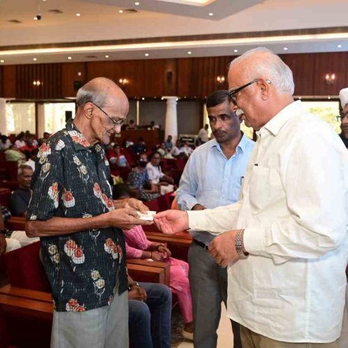 Governor, Shri Pusapati Ashok Gajapathi Raju distributed financial assistance to over 200 hundred dialysis and cancer patients at Lok Bhavan.