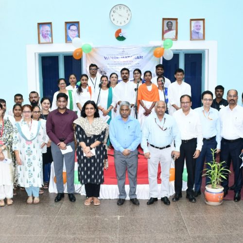 A solemn mass singing event was organised at the Secretariat premises in Porvorim to mark the 150th anniversary of the National Song, “Vande Mataram.”