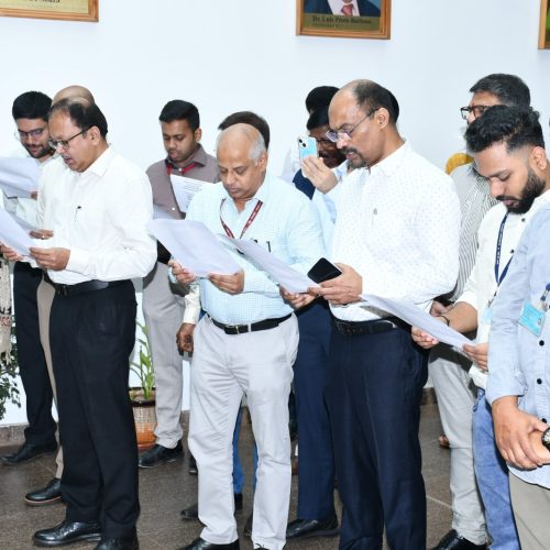 A solemn mass singing event was organised at the Secretariat premises in Porvorim to mark the 150th anniversary of the National Song, “Vande Mataram.”