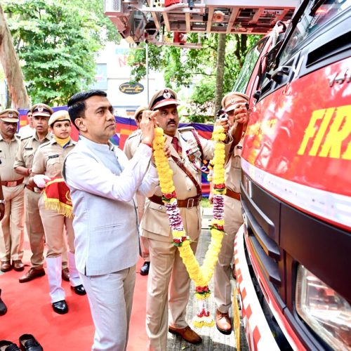 Chief Minister Dr. Pramod Sawant today flagged off a fleet of newly inducted Fire Fighting Vehicles at the Directorate of Fire and Emergency Services
